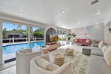 อื่นๆ Poolside Paradise Dock & Pool!