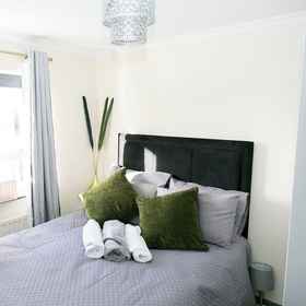 Room 1 5guests-familyfriendly-parking-gardenview-centre, Hotel Northamptonshire