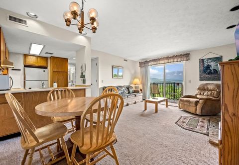 Others Sleeps 4 Private Balcony w Views Heated Pool