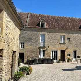 Primary image 1 Chambres d'Hôtes de l'Ancienne Auberge, Mémorial de Caen Hotels