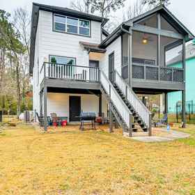 Primary image1< 1 Mi to Boat Ramp: Waterfront Lake Conroe Home!,Resort Attractions, Inc.飯店