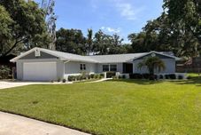 อื่นๆ Charming Room Rentals in Southern Lakeland: Central & Cozy