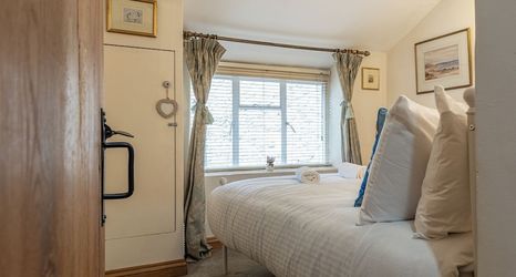 Others 2 Eilmers Cottage Lovely 4BD in Malmesbury