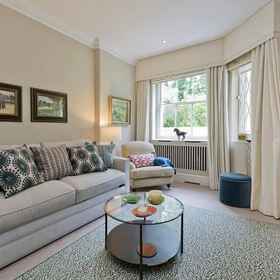 Primary image 1 Studio Flat With Garden Access, Holland Park, International Society of Ultrasound in Obstetrics and Gynecology (ISUOG) Hotels