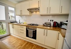 Others 3 Henry's Guesthouse