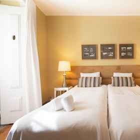 Room1Modern flat with Juliet balcony,Hospital Santa Cruz飯店