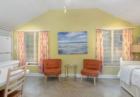 Others Little Coastal Cottage - Cute 1 1