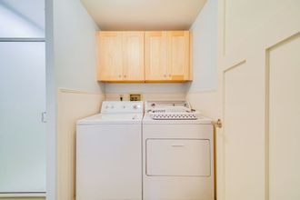 Khác 4 1/4 Mi to Beach: Family Home w/ Spacious Deck!