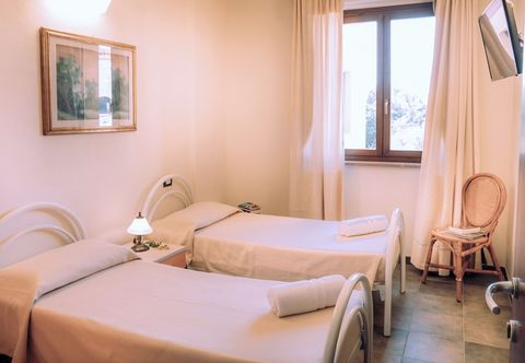 Others Hotel with swimming pool in Arbus