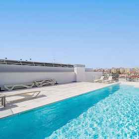 Primary image 1 라고스 모던 2, 수영장 이용 가능, 바이 호밍, 최초의 유럽 노예 시장 호텔