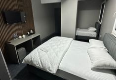 Lain-lain 5 Mir Palace Hotel