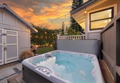 기타 4 Luxe Backyard Oasis w/ Hot Tub Chic Design South Park Sanctuary