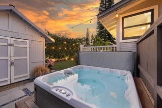기타 4 Luxe Backyard Oasis w/ Hot Tub Chic Design South Park Sanctuary