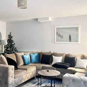 Primary image 1 เฮาส์ - พักได้ 12 คน - อ่างน้ำร้อน - โต๊ะพูล - ที่จอดรถ, โรงแรม & ที่พัก ทอนบริดจ์แอนด์มอลลิงดิสตริกต์