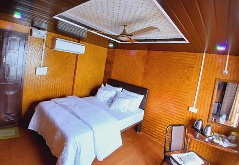 Others Aquaholic - A Floating Villa