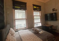 Others 6 Taksim Cinar Suit