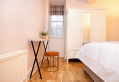 Others 6 JOIVY Modern 1-bed flat in New Town
