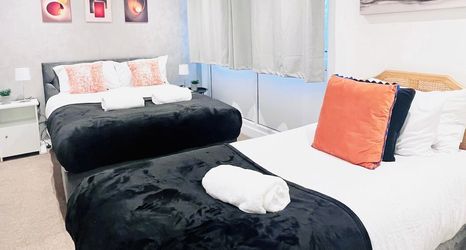 Lain-lain 2 House - Sleeps 10 - Parking - Garden