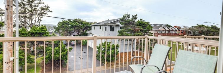 其他 Walk to Lincoln City Beach: Townhome w/ Balconies!