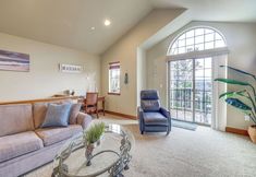 其他 3 Walk to Lincoln City Beach: Townhome w/ Balconies!