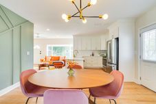 อื่นๆ Mid-century Lakeland Home w/ Game Room!