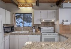 其他 6 Icicle Chalet 1 Bedroom Cabin