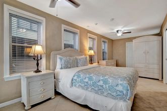 其他 4 Stones Throw Beachfront Luxury Suites