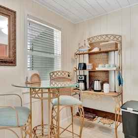 Room 1 ストーンズ スロー ビーチサイド バンガロー 2 アット ザ ビーチ, サンコーストシーバードサンクチュアリ ホテル