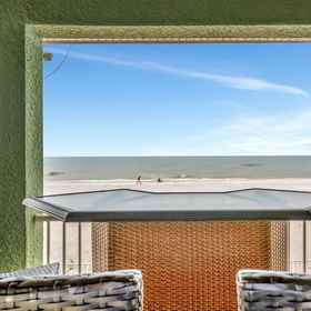 Room 1 Stones Throw Beachfront Premier Suite 4 Views, Suncoast Seabird Sanctuary Hotels