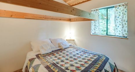 Others 2 A 3 Story, 3 Bedroom Traditional Rustic Ski and Hiking Chalet