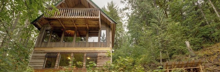 Others A 3 Story, 3 Bedroom Traditional Rustic Ski and Hiking Chalet