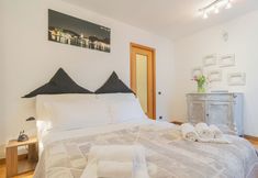 Others 2 Volta Apartment by Rent all Como