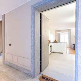 Interior entrance 1 White Flat in Como City Center by Rent all Como, Barni Hotels