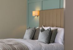 Others 2 The Coach & Horses