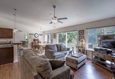 其他 6 A Re-styled Single Story, 3-bedroom, 2-bath Ranch Style Cabin at Silver Lake