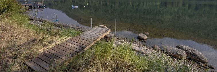 其他 A Re-styled Single Story, 3-bedroom, 2-bath Ranch Style Cabin at Silver Lake