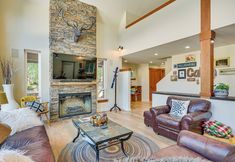 Others 4 Deck, Hot Tub & Fire Pit: Mtn-view Packwood Cabin