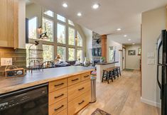 Others 7 Deck, Hot Tub & Fire Pit: Mtn-view Packwood Cabin