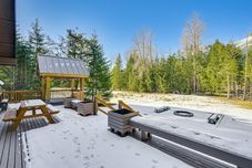 Others Deck, Hot Tub & Fire Pit: Mtn-view Packwood Cabin