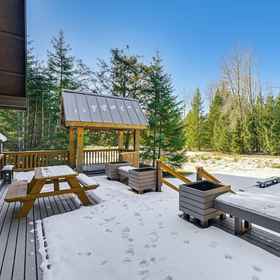 Interior 1 甲板、热水浴缸和火坑:帕克伍德山景小屋, 刘易斯县 酒店