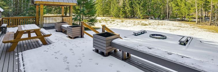 Others Deck, Hot Tub & Fire Pit: Mtn-view Packwood Cabin