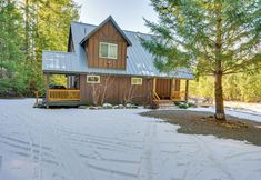 Others 2 Deck, Hot Tub & Fire Pit: Mtn-view Packwood Cabin