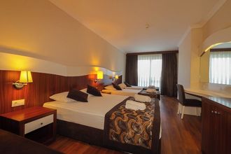 其他 4 Throne Beach Resort & Spa