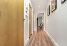 Others 7 Chic Flat with Balcony in Merchant City