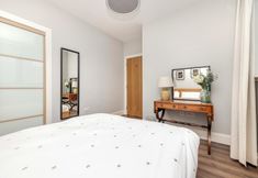 Others 3 Chic Flat with Balcony in Merchant City