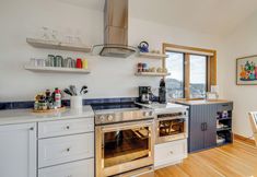 其他 7 Oceanside Escape w/ Stunning Views: Walk to Beach!