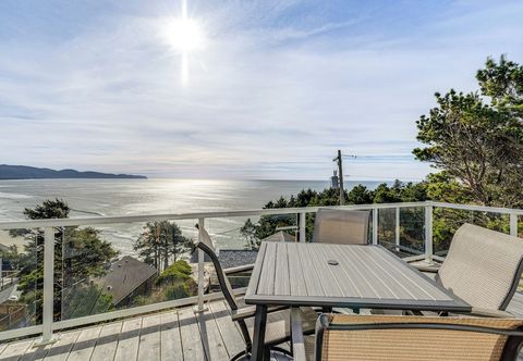 其他 Oceanside Escape w/ Stunning Views: Walk to Beach!