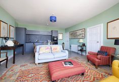 Others 4 Inviting Flat near City Centre