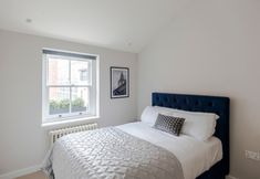 Others 3 The Tranquil Den - Regent s Park - by Frankie Says