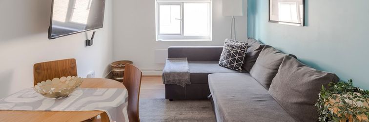 其他 Wonderland - Fitzrovia - by Frankie Says